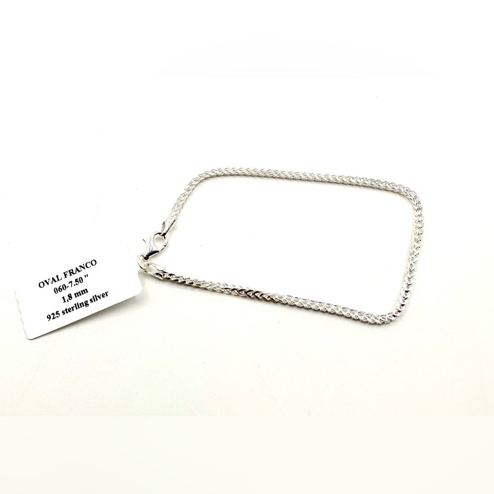 Gorgeous solid 925 Italian silver chain bracelet. Perfect for any occasion. NWT